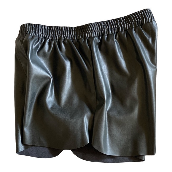 Francesca’s Gothic Vegan Leather Raw Hem Pull-on Shorts Size Medium (no p… - Picture 4 of 9